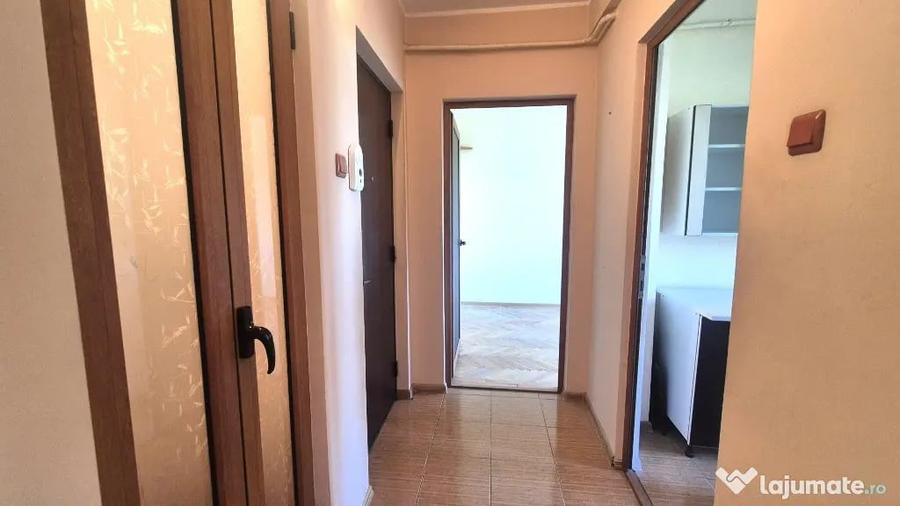 Apartament cu 3 camere semidecomandat în Țiglina 1