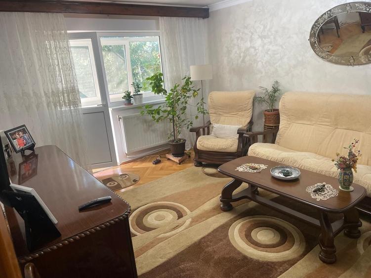 Apartament cu 3 camere decomandat în Autogară