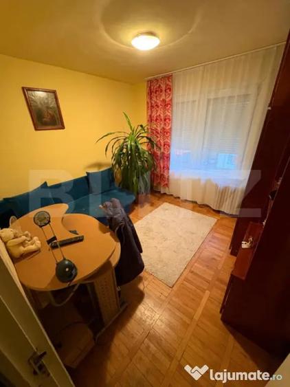 Apartament cu 4 camere decomandat, mobilat în Sângeorgiu de Mureș