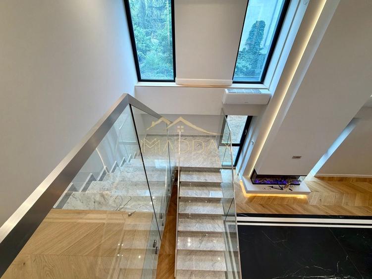 Apartament cu 4 camere decomandat în Străulești