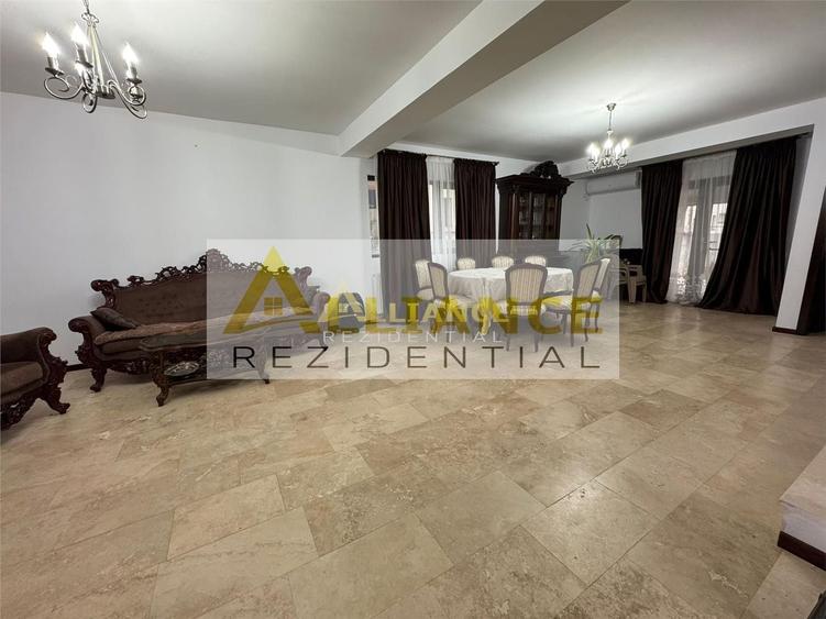 Casă individuală cu 4 camere decomandat cu Canalizare în Central