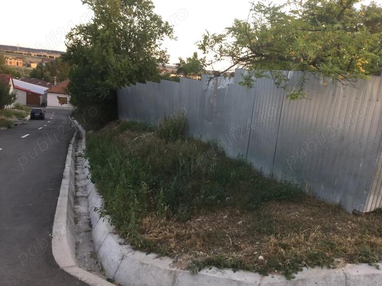 Casă cu 3 camere cu Teren 3300 Mp în Central