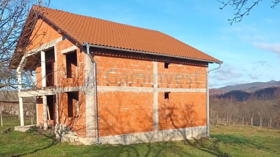 Casă individuală cu 5 camere cu Canalizare în Cresuia