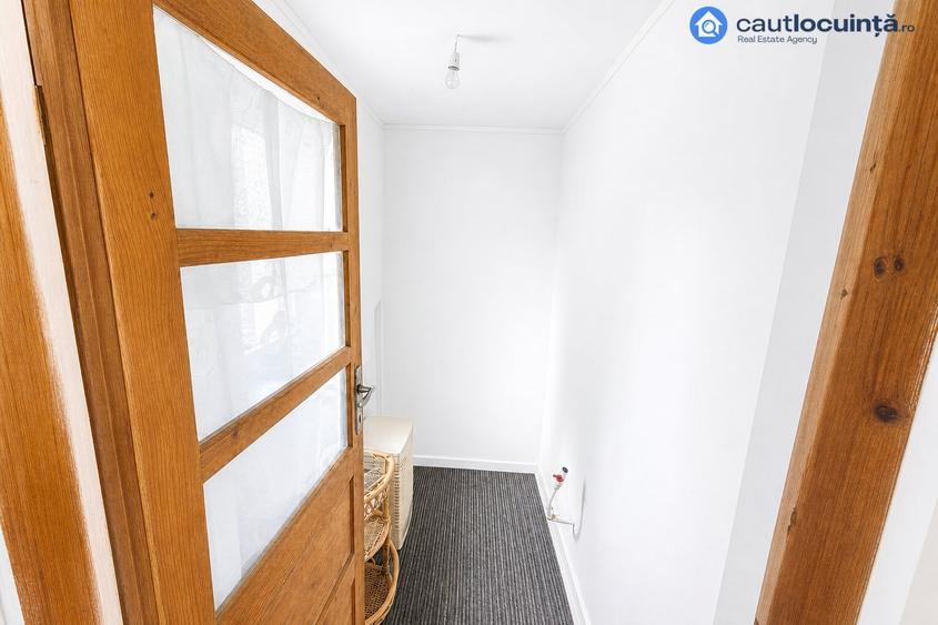 Casă cu 5 camere cu Teren 4900 Mp în Micești
