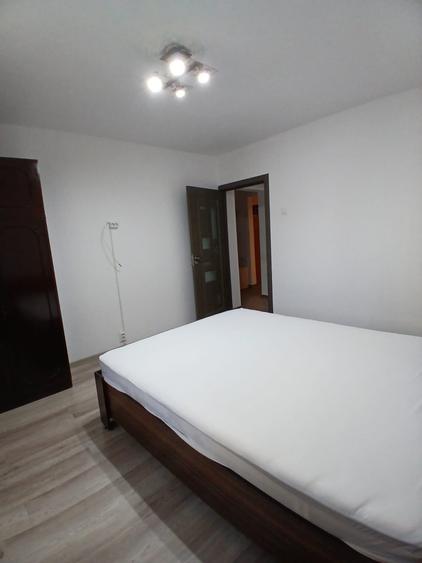 Apartament cu 3 camere decomandat, mobilat în Bistrița Lac