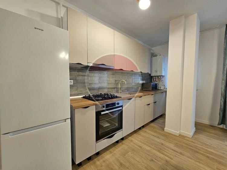 Apartament cu 2 camere semidecomandat, mobilat în Florești