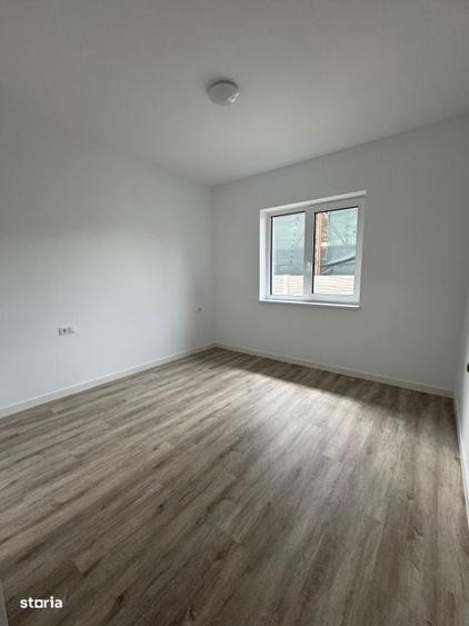 Casă cu 4 camere cu Teren 559 Mp în Micești