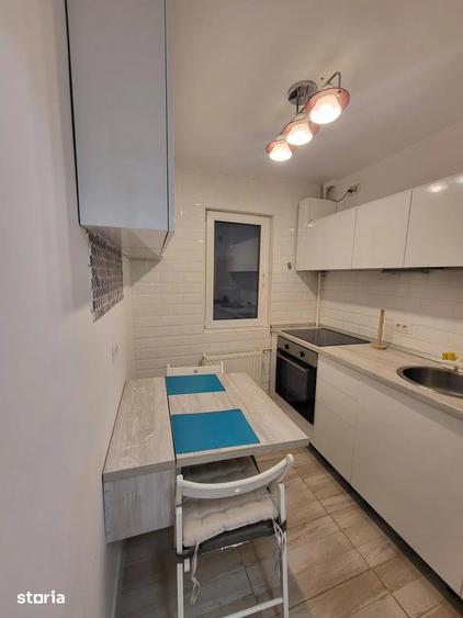 Apartament cu 2 camere semidecomandat, mobilat în P-ța Victoriei