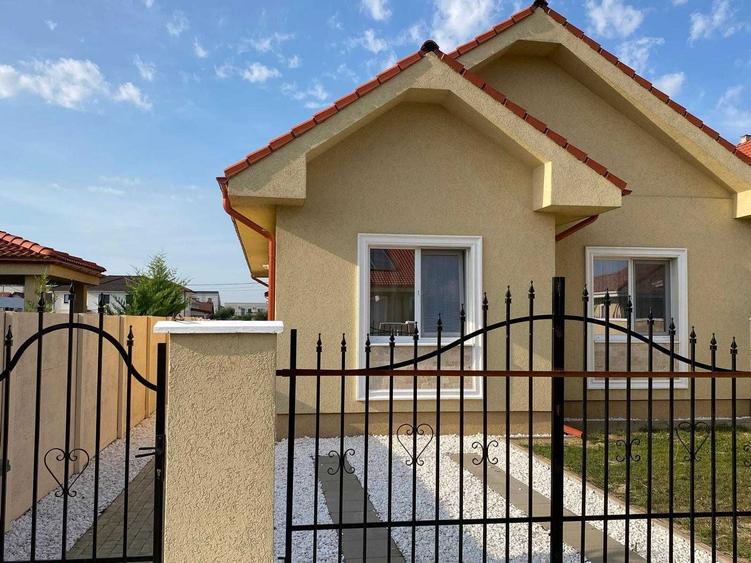 Casă cu 4 camere cu Teren 330 Mp în Dumbrăvița