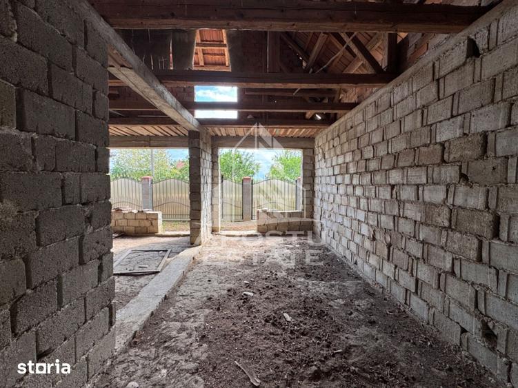 Casă cu Teren 1439 Mp în Central