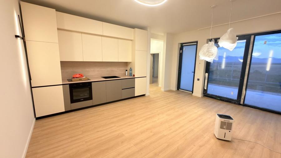 Casă cu 4 camere cu Teren 300 Mp în Broscărie