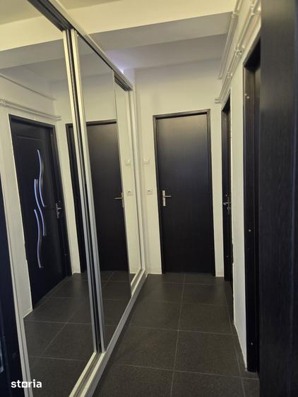 Proprietar/Apartament 3 camere,zona Piata Garii,etaj 4. - 1