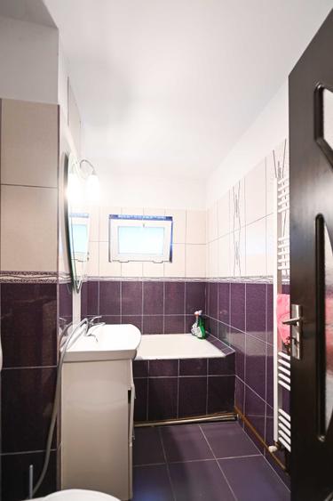 Apartament cu 2 camere semidecomandat în Rovine