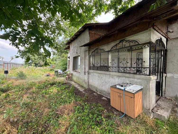 Casă individuală cu 3 camere cu Canalizare în Titu