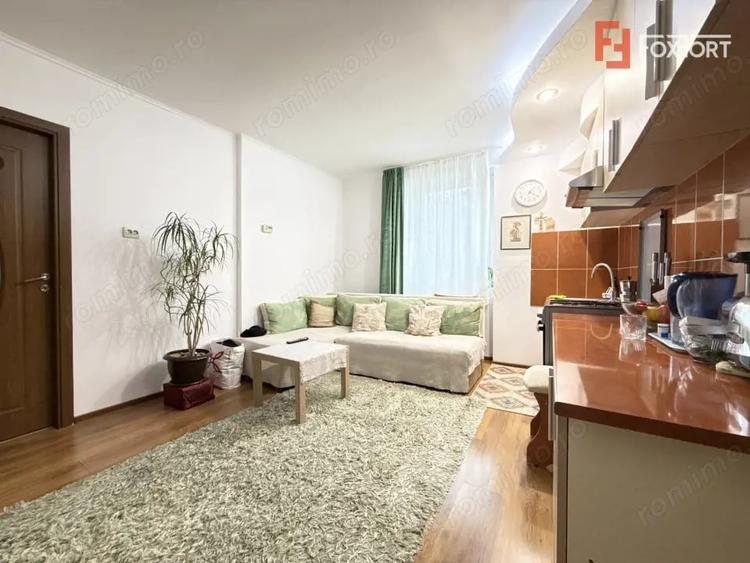 Apartament cu 2 camere semidecomandat, mobilat în Ronaț