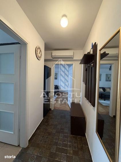 Apartament cu 3 camere, mobilat în Central