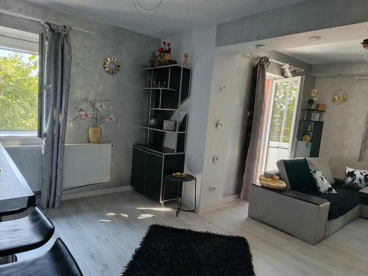Apartament cu 3 camere semidecomandat în Tătărași