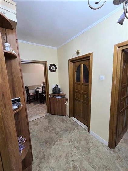 Apartament cu 4 camere decomandat, mobilat în Casa de Cultură