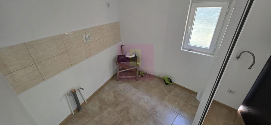 Casă individuală cu 2 camere cu Canalizare în Central