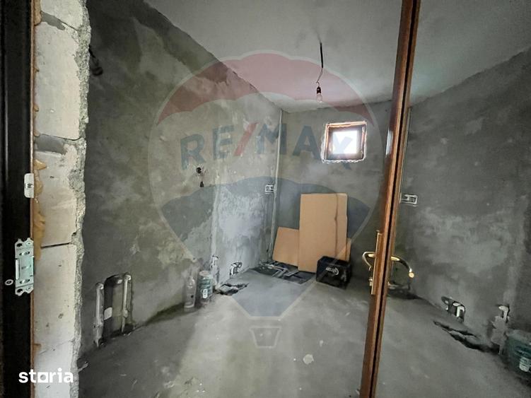 Casă cu 5 camere decomandat cu Teren 1300 Mp în Conțești