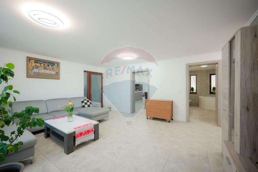 Casă individuală cu 3 camere cu Teren 486 Mp în Sânmartin