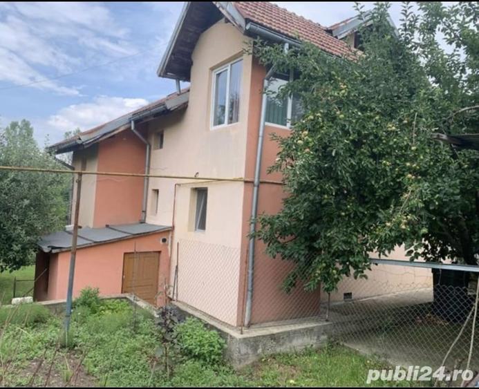 Casă cu 5 camere cu Teren 700 Mp în Goranu