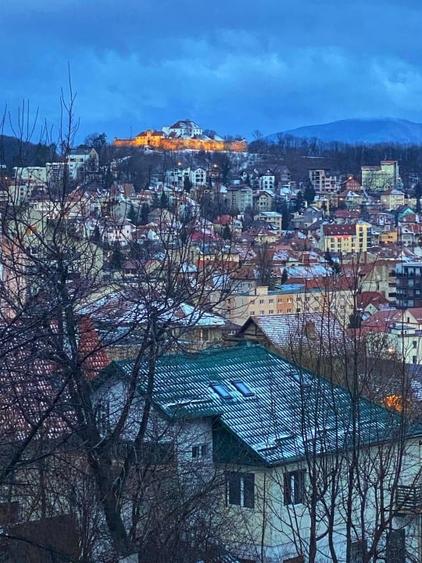 Apartament cu 3 camere decomandat, mobilat în Central