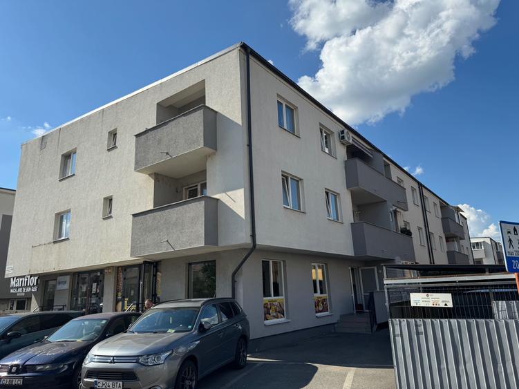Apartament cu 3 camere semidecomandat în Florești