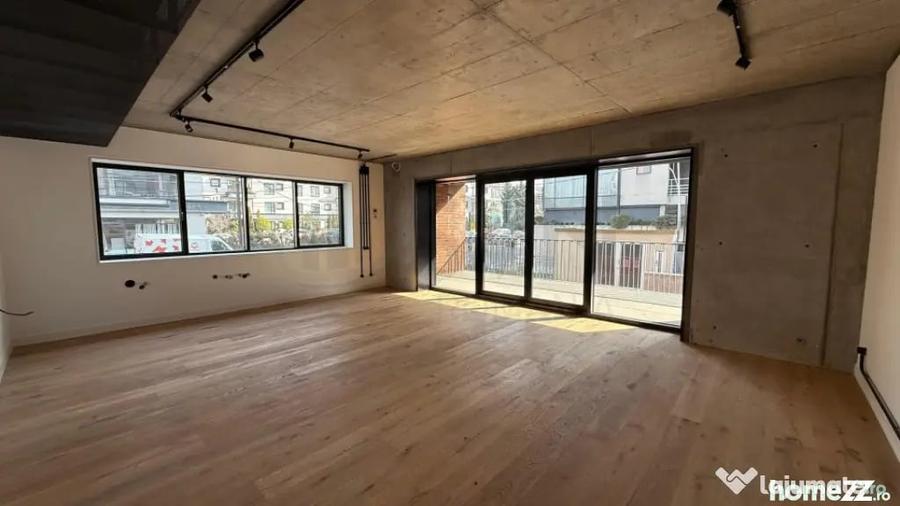 Apartament cu 3 camere semidecomandat în Floreasca