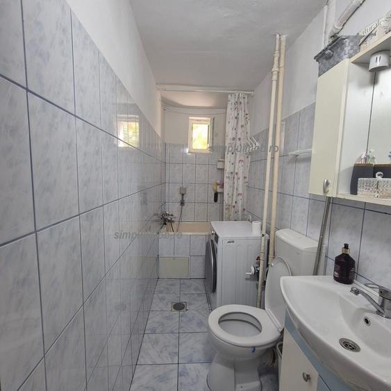 Apartament cu 3 camere semidecomandat, mobilat în Nerva Traian
