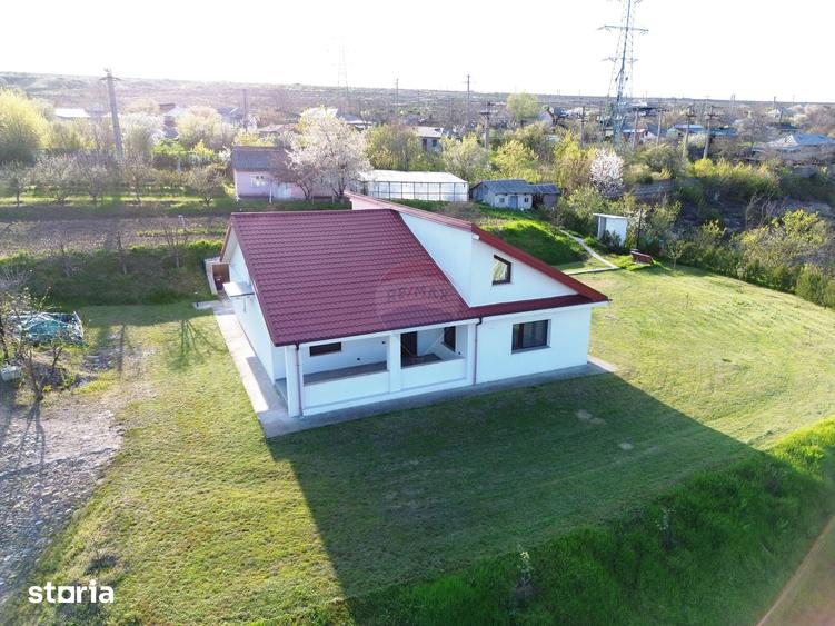 Casă cu 4 camere cu Teren 4151 Mp în Târgu Bujor