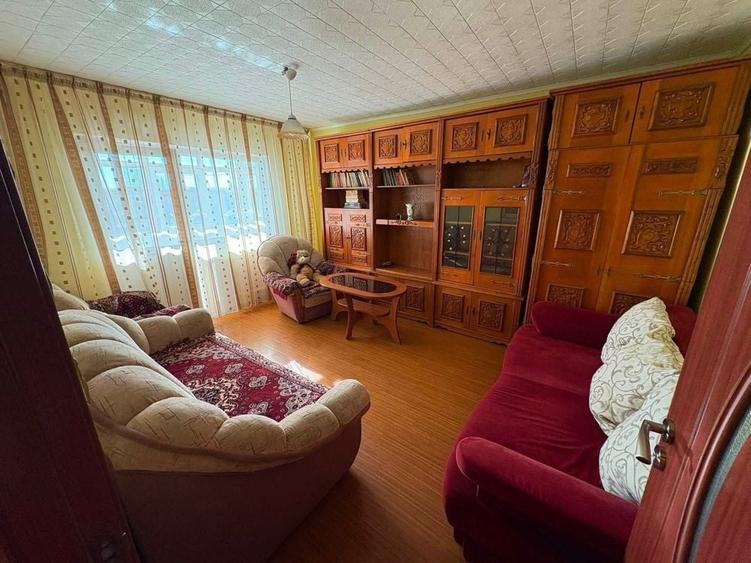 Apartament cu 4 camere decomandat în Central