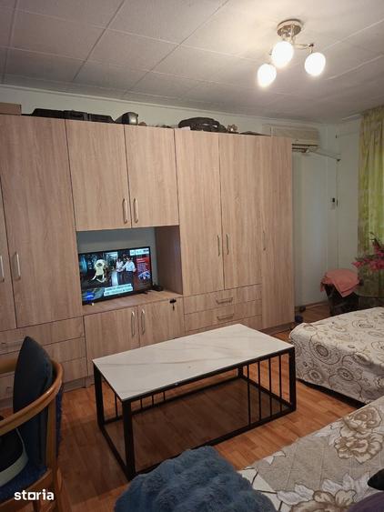 Apartament cu 3 camere decomandat în Rovine