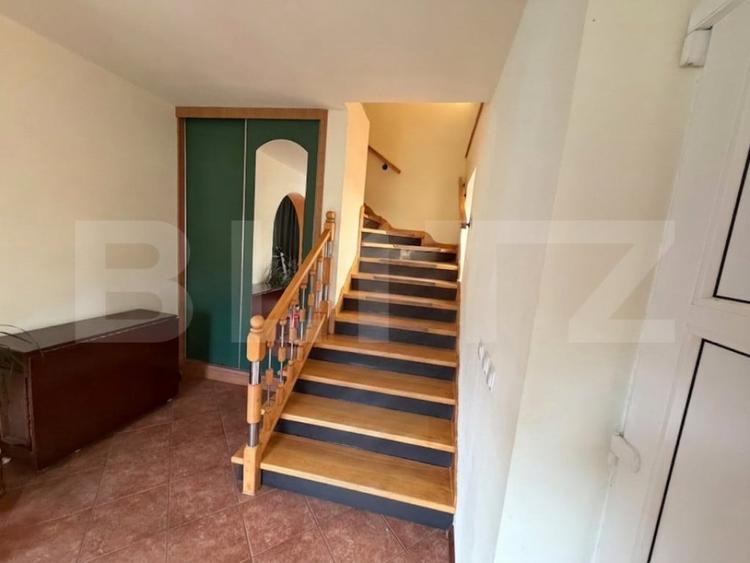 Casă cu 5 camere cu Teren 1800 Mp în Mintia