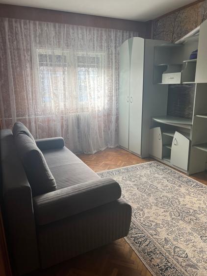 Apartament cu 3 camere decomandat în Exterior Vest