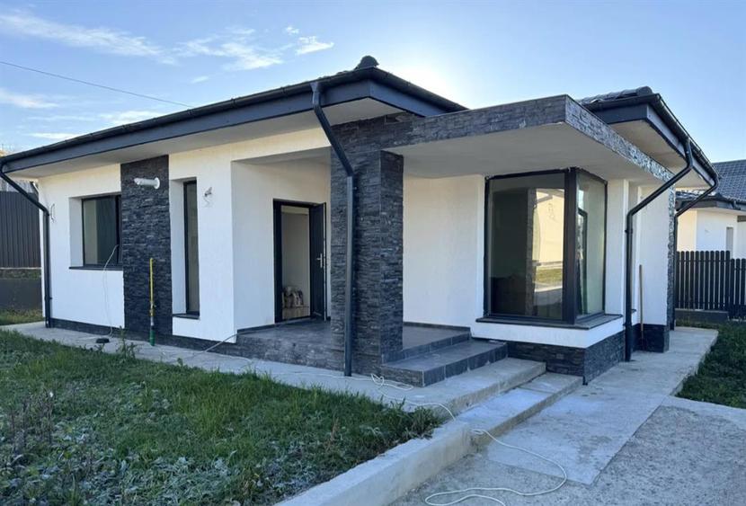 Casă cu 4 camere cu Teren 400 Mp în Vișani