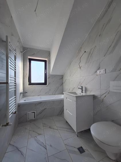 Apartament cu 3 camere decomandat în Hărmanului