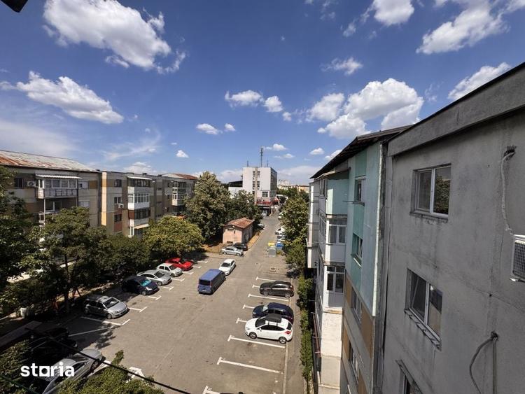 Apartament cu 3 camere decomandat în Craiovița Nouă