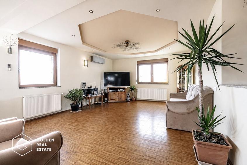 Casă individuală cu 6 camere cu Canalizare în Bujac
