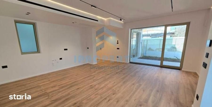 Apartament cu 3 camere semidecomandat în Grivița