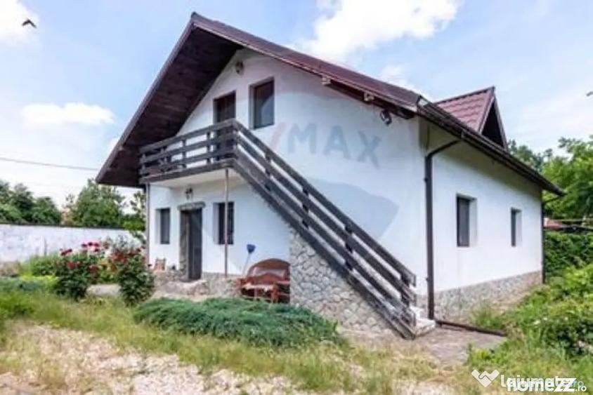 Casă cu 4 camere cu Teren 4435 Mp în Tomșani