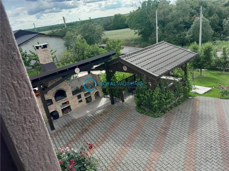 Casă individuală cu 5 camere cu Canalizare în Chițorani