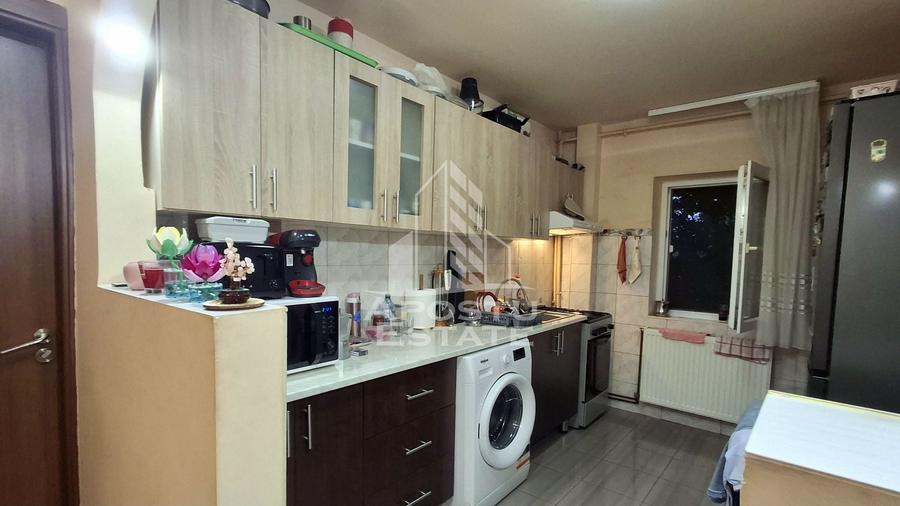 Apartament cu 2 camere semidecomandat, mobilat în Micălaca