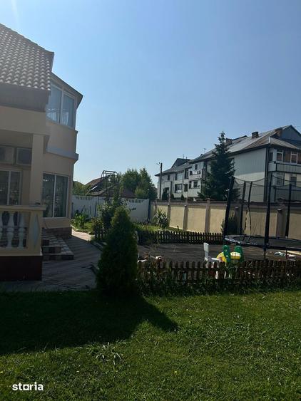 Casă cu 5 camere cu Canalizare în Central
