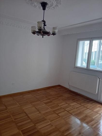 Apartament cu 2 camere decomandat în Port