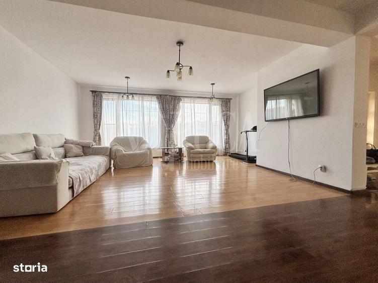 Casă cu 3 camere în Sânnicoară