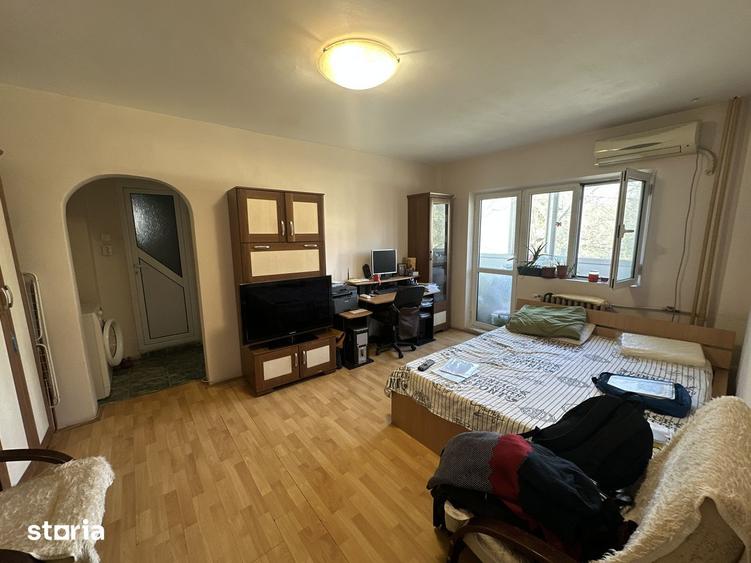 Apartament cu 2 camere semidecomandat, mobilat în Vitan