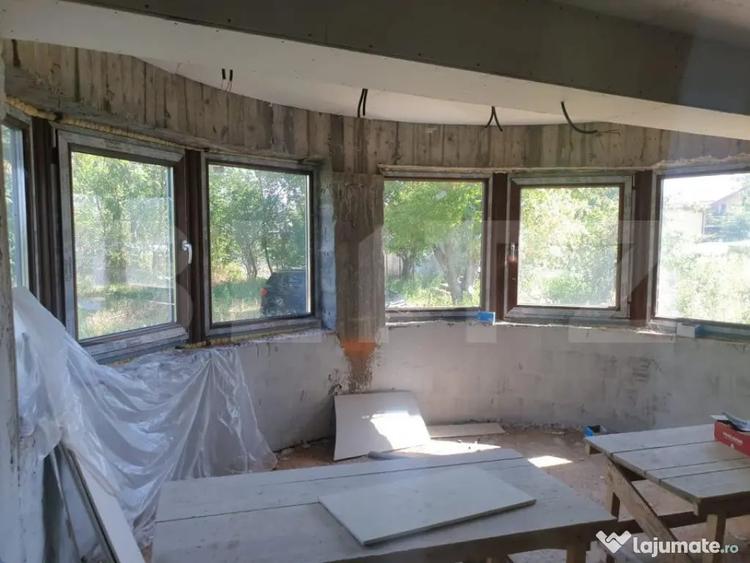 Casă cu 7 camere cu Teren 1000 Mp în Central