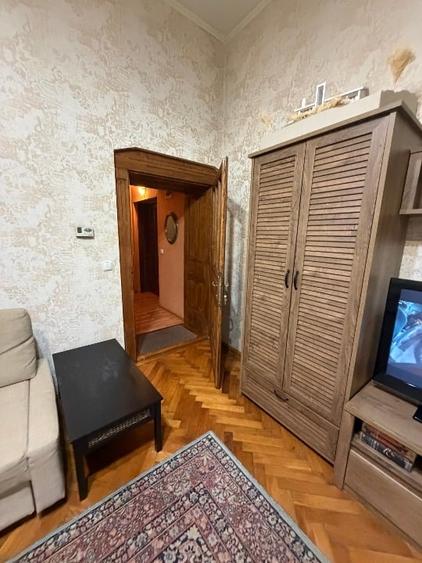 Apartament cu 3 camere semidecomandat, mobilat în Central