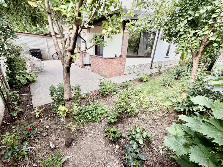 Duplex cu 6 camere cu Canalizare în Sud
